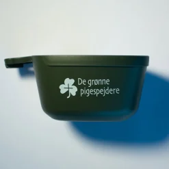 De grønne pigespejdere Wildo Mugg - Oliven-DEGRØNNEPIGESPEJDERE Online