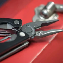 Charge + Multi-tool-LEATHERMAN Hot