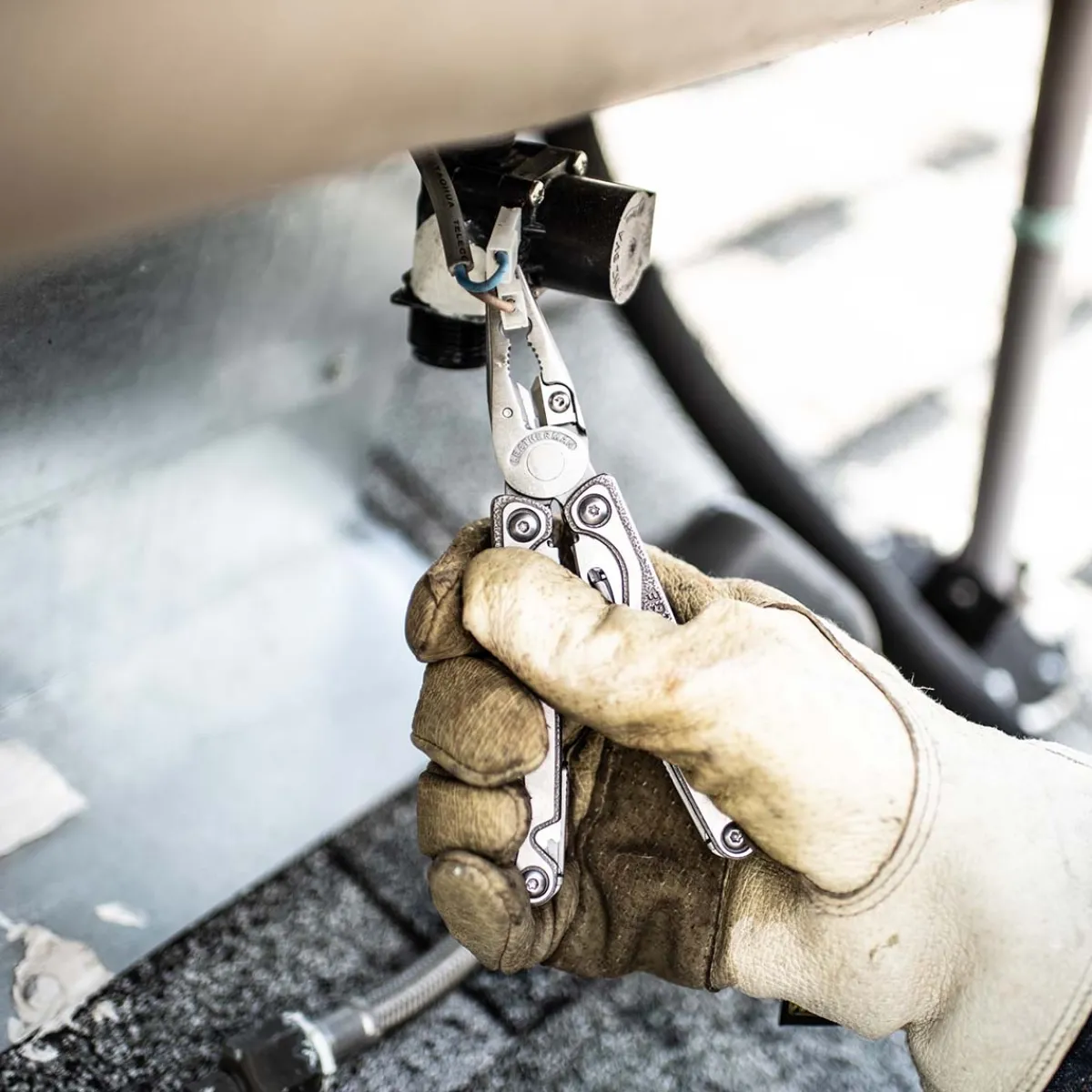 Charge + TTi Multi-tool-LEATHERMAN Outlet