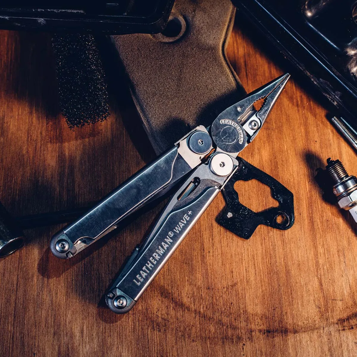 Wave + Multi-tool-LEATHERMAN Hot